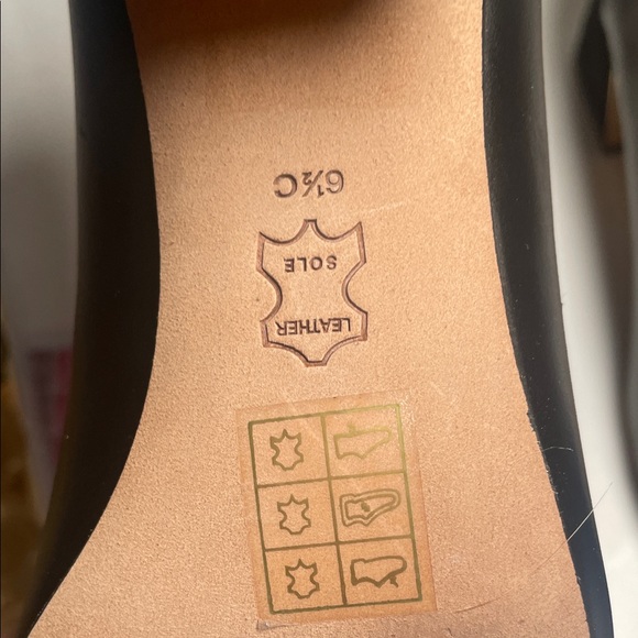 Tory Burch Black Heels with Gold Accent Genuine leather - Picture 3 of 5